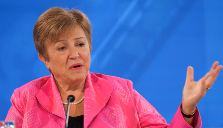 El FMI recortó fuerte sus previsiones para la economía argentina: proyectó menos crecimiento y más inflación