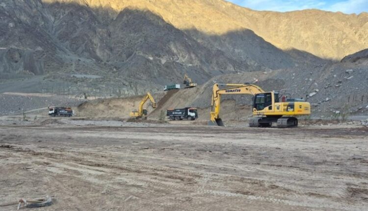 El Tambolar: avanzan las obras para preparar el río San Juan ante las crecidas del verano
