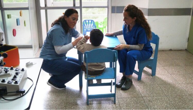 El consultorio de Estimulación Visual del Hospital Rawson ya asiste a 40 pacientes por semana