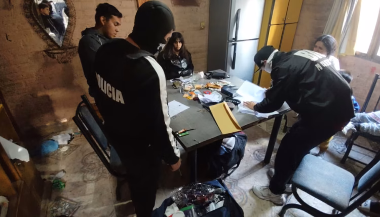 Violento asalto en Villa Krause: atraparon a dos sospechosos tras robar dólares y electrodomésticos