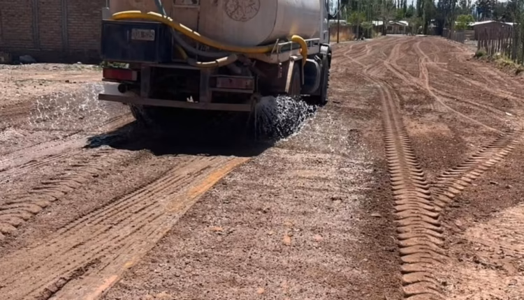 Avanzan obras de enripiado y veredas en Barreal para mejorar la conectividad y seguridad vial