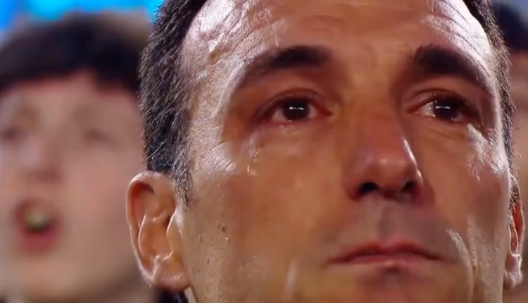 Scaloni se emocionó hasta las lágrimas durante el himno en la despedida de Messi