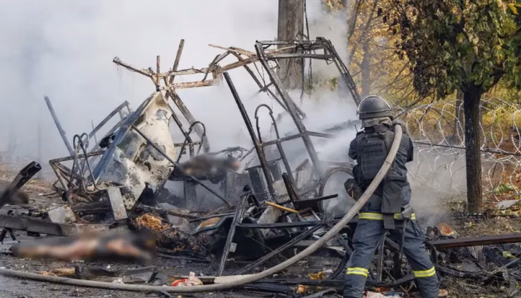 Horror en Ucrania: Rusia bombardeó dos colectivos y dejó al menos 33 civiles muertos