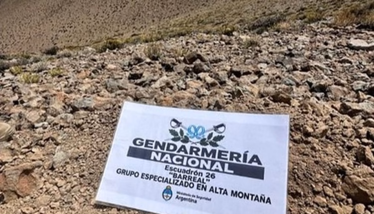 Importante hallazgo arqueológico: Gendarmería encontró piezas de cerámica con simbologías rupestres en la cordillera de Ansilta