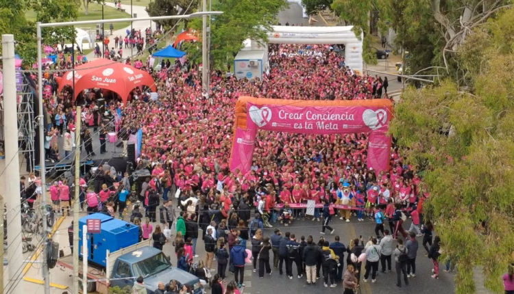 Más de 4.000 personas tiñeron de rosa las calles de San Juan en la lucha contra el cáncer de mama