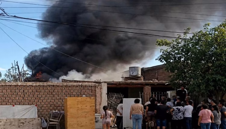 Un incendio de gran magnitud en Rawson obligó a evacuar a vecinos