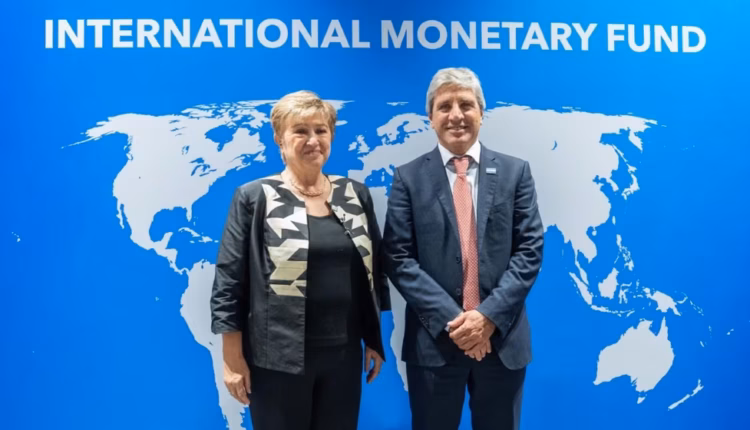 El FMI aprobó la revisión del acuerdo con Argentina y habilitó un desembolso de 870 millones de dólares