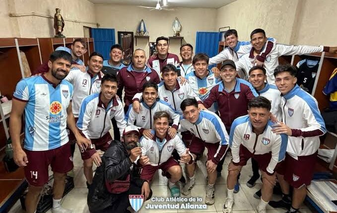 A semifinales, Alianza goleó 4-0 a Rivadavia en el Bicentenario