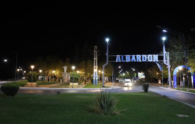 Hallan una cruz con un inquietante mensaje frente a un domicilio en Albardón
