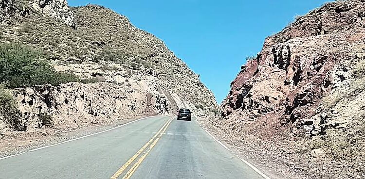 Precaución en la Ruta Nacional 153: Vialidad advierte por caída de rocas entre Pedernal y Los Berros