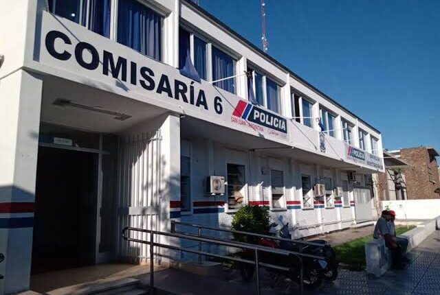 Robó una mesa en Rawson, escapó por los techos y se desnudó para despistar a la Policía