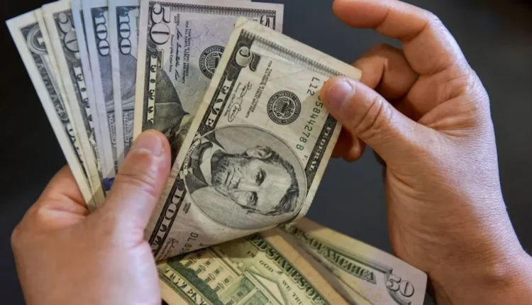 El dólar blue en San Juan arrancó la semana con un fuerte incremento: .580 para la venta