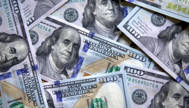 El dólar blue siguió en retroceso y cerró en San Juan a .585 para la venta