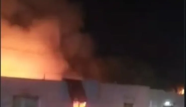 Fuego y alarma en Pocito: un incendio destruyó una casona abandonada