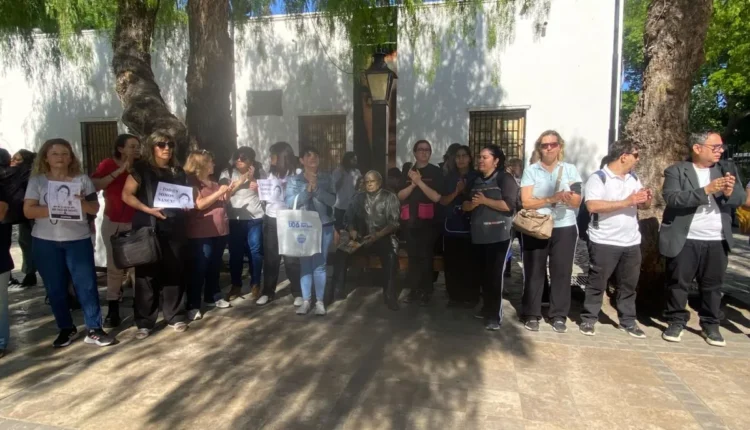Docentes sanjuaninos se concentraron en la Casa de Sarmiento para exigir justicia por la maestra asesinada en Corrientes