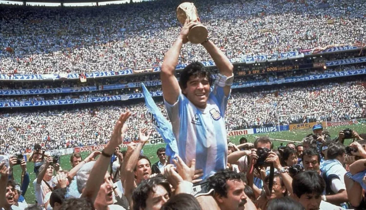La razón por la que Maradona quedó afuera de los nominados al Balón de Oro de todos los tiempos