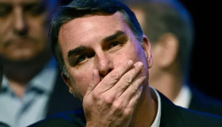 Junto a su familia, Flavio Bolsonaro llegó a EE.UU y le concederán asilo