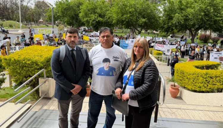 Autoridades de la Cámara de Diputados recibieron a familiares y representantes legales de Uriel Ríos