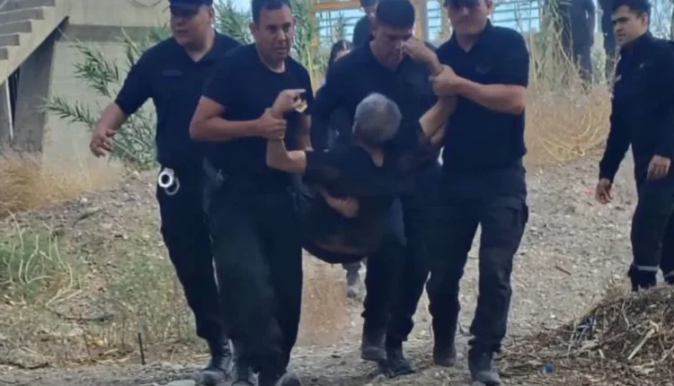 Rescataron con vida a un hombre de 67 años que cayó al Canal Perón