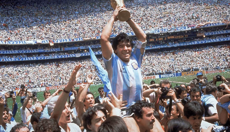 A 66 años de su nacimiento: el mundo del fútbol recuerda el legado de Diego Maradona