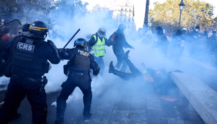 Francia: nuevas protestas estudiantiles terminaron con enfrentamientos con la policía y denuncias de saqueo en una escuela