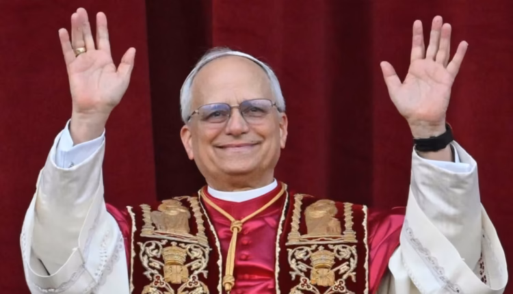El Papa reapareció tras su operación y agradeció el apoyo de los fieles