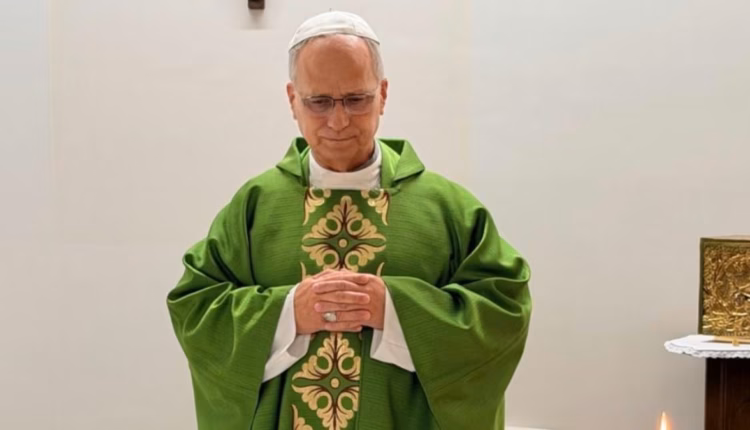 El papa León XIV recibió el alta hospitalaria