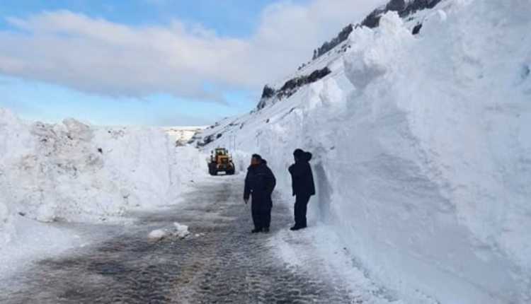 Sin fecha de apertura: muros de nieve récord complican el despeje del Paso de Agua Negra